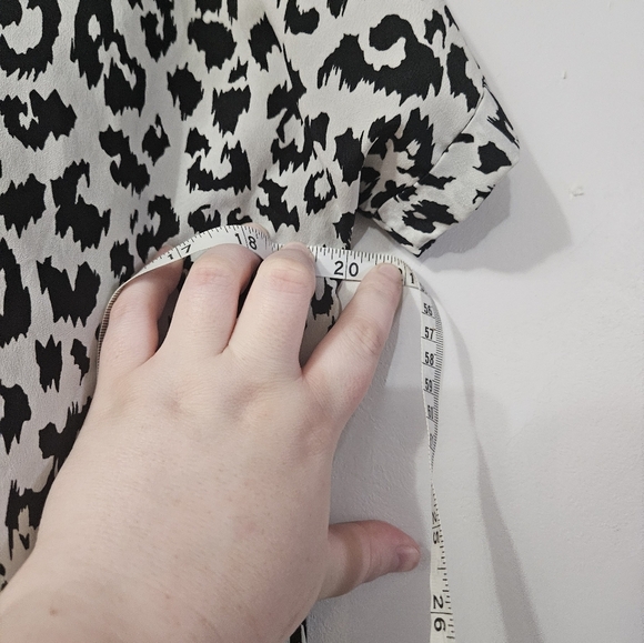 Bobeau Leopard Print Black and White Women's Top! - Picture 4 of 6